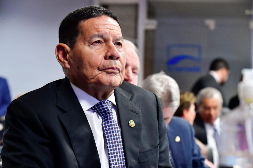 Mourão admite plano golpista, mas diz que era 'troço sem pé nem cabeça'